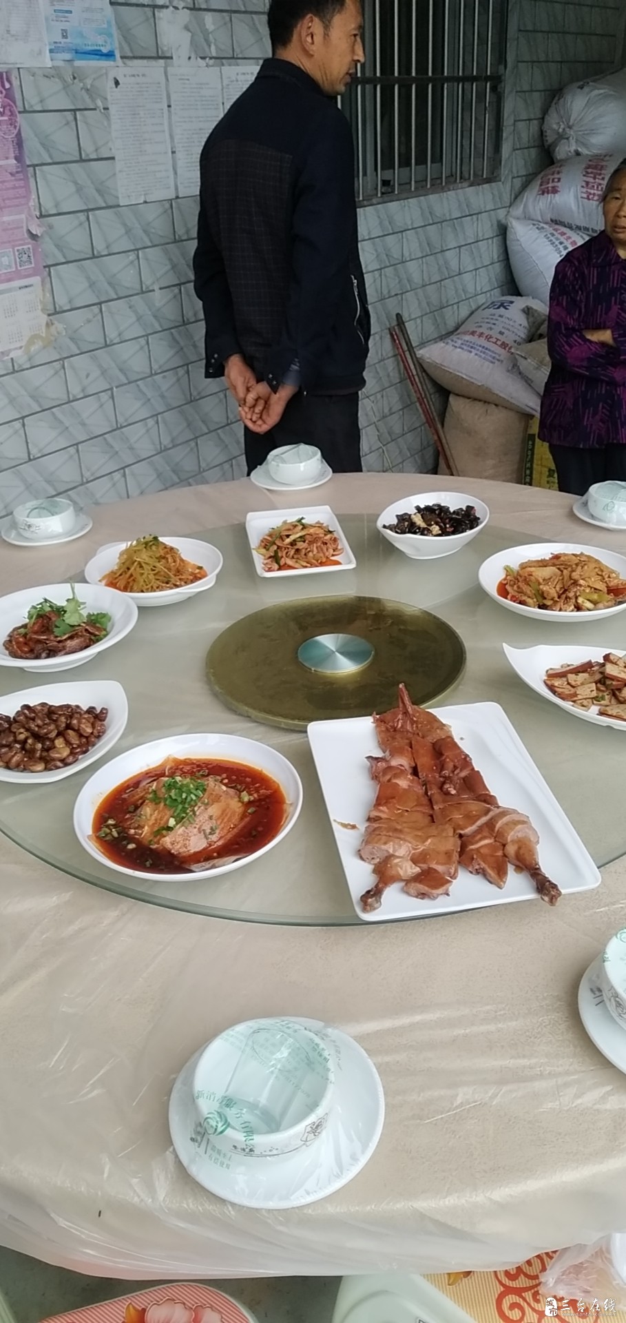 龙树丧宴现场 (1).jpg